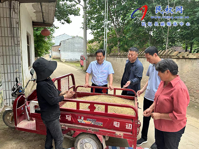 縣委常委、縣委辦公室主任吳杰到野崗鎮(zhèn)調(diào)研指導“三夏”生產(chǎn)、信訪穩(wěn)定等工作