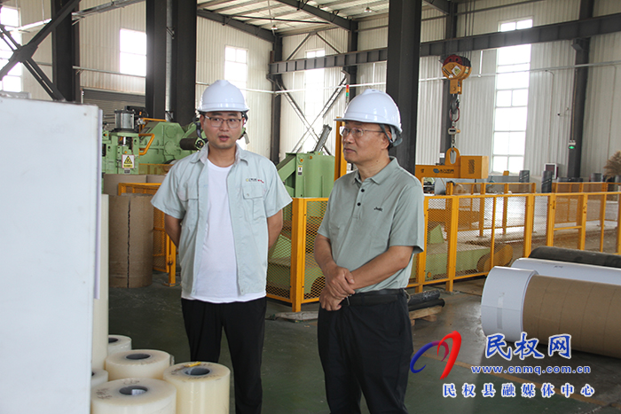 縣政協(xié)主席周明河到聯(lián)系企業(yè)開展“萬(wàn)人助萬(wàn)企”活動(dòng)
