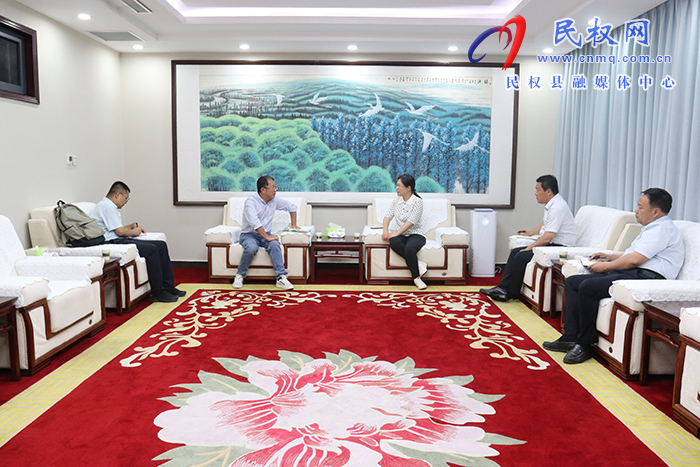 縣委書(shū)記王靜嫻會(huì)見(jiàn)來(lái)民客商