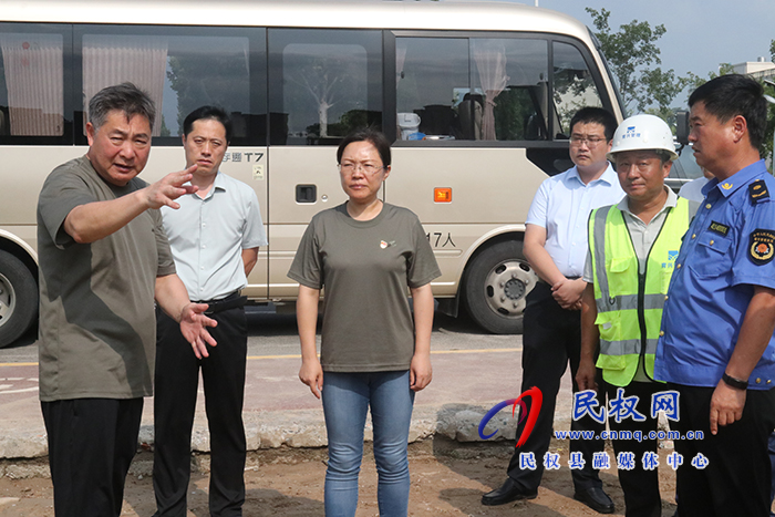 縣委書記王靜嫻調(diào)研市政項目建設情況