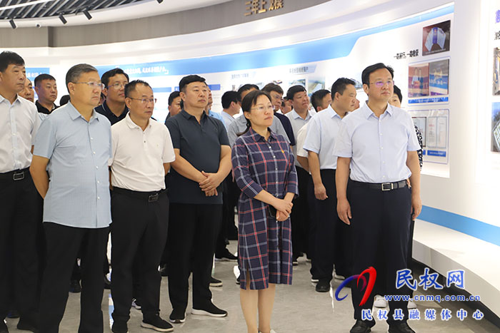  縣委書記王靜嫻帶領(lǐng)黨政考察團(tuán)赴睢縣參觀考察