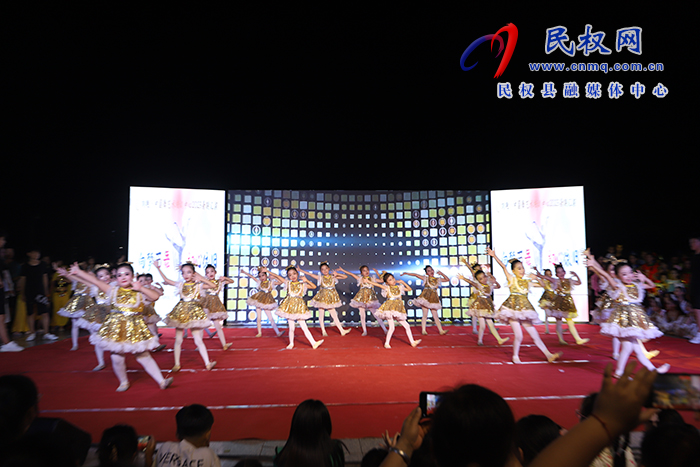 劉艷·中國(guó)舞藝術(shù)培訓(xùn)中心2023年暑期匯演在莊子廣場(chǎng)舉行