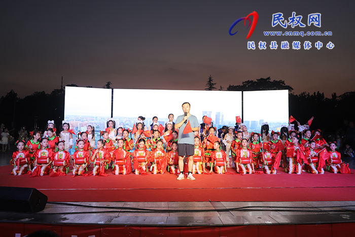 劉艷·中國(guó)舞藝術(shù)培訓(xùn)中心2023年暑期匯演在莊子廣場(chǎng)舉行