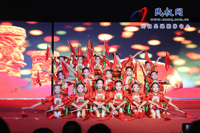 劉艷·中國(guó)舞藝術(shù)培訓(xùn)中心2023年暑期匯演在莊子廣場(chǎng)舉行
