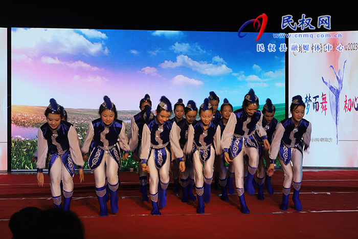 劉艷·中國(guó)舞藝術(shù)培訓(xùn)中心2023年暑期匯演在莊子廣場(chǎng)舉行