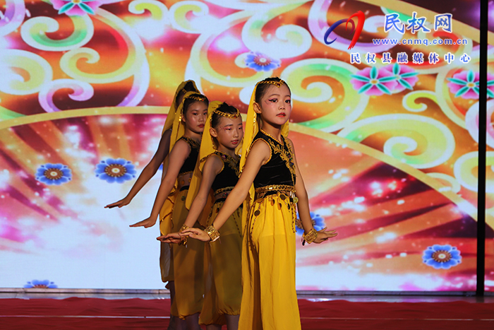 劉艷·中國(guó)舞藝術(shù)培訓(xùn)中心2023年暑期匯演在莊子廣場(chǎng)舉行