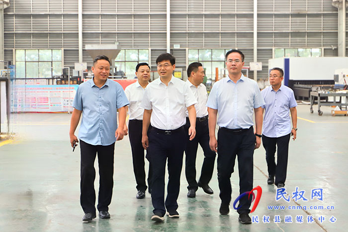 市人大常委會副主任張團(tuán)結(jié)蒞民調(diào)研并開展“萬人助萬企”活動