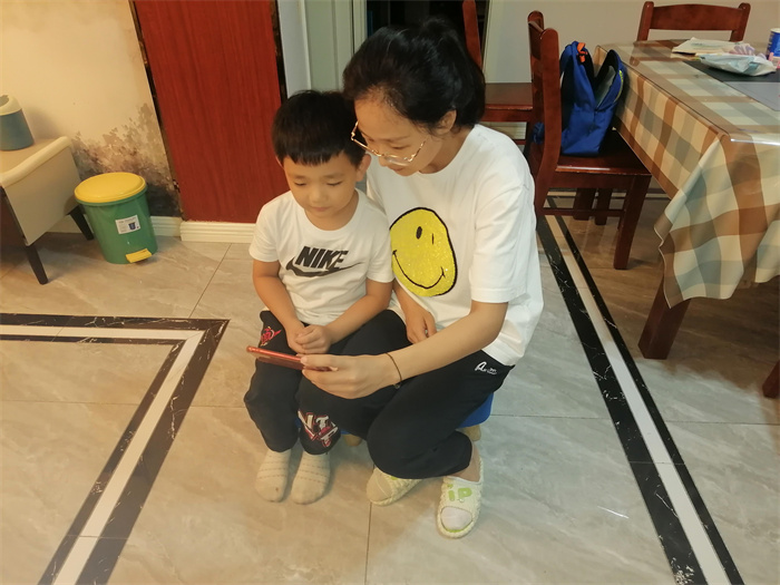 知心懂心促成長，家校攜手心賦能——民權(quán)縣組織觀看民權(quán)博士團(tuán)成員、蘇迪博士“新學(xué)期學(xué)生心理健康調(diào)適的策略”線上講座 