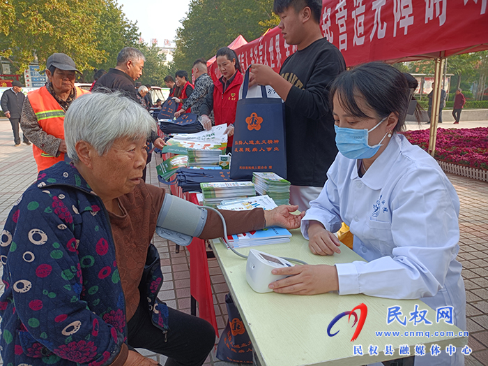 民權(quán)縣殘聯(lián)開展國際盲人節(jié)宣傳活動