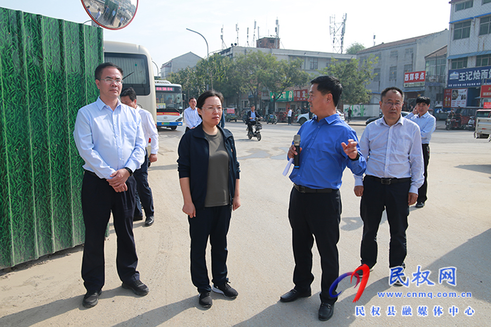 縣委書記王靜嫻調(diào)研市政項(xiàng)目建設(shè)情況