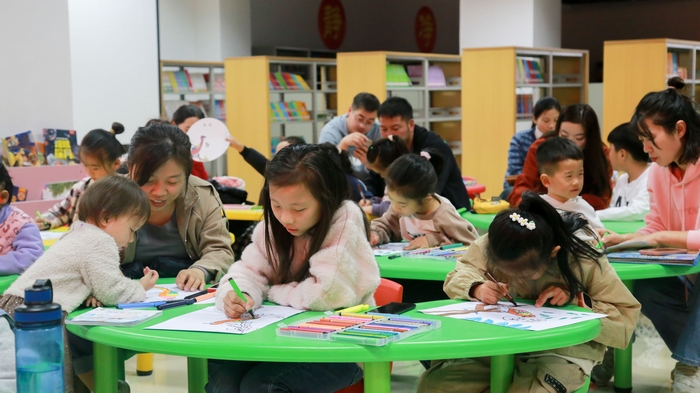 民權(quán)縣圖書館舉辦第二期“畫從書中來——閱繪悅美”公益繪畫培訓(xùn)