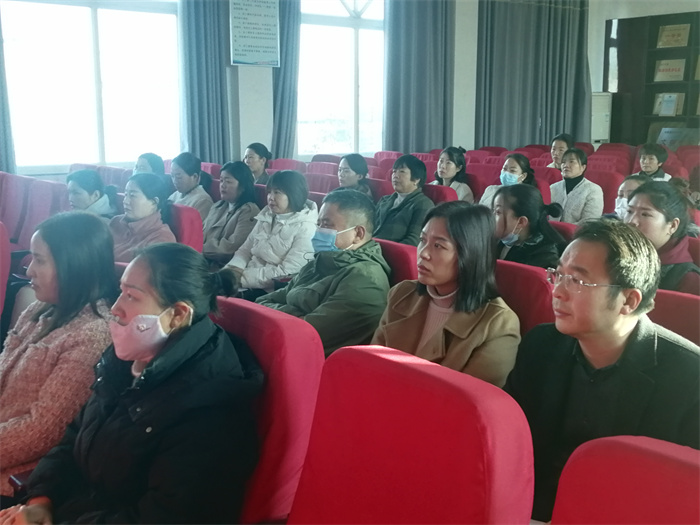 家校共育 攜手同行——民權(quán)縣第三小學(xué)召開2023—2024學(xué)年度上期家長(zhǎng)委員會(huì)增補(bǔ)會(huì)議暨雙減背景下家校共育交流會(huì)
