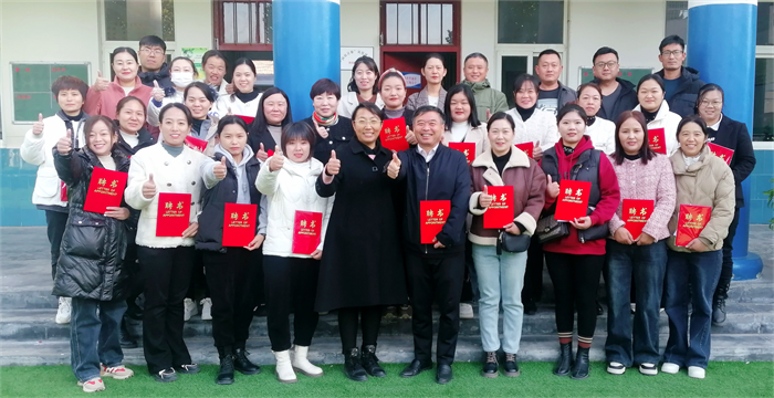 家校共育 攜手同行——民權(quán)縣第三小學(xué)召開2023—2024學(xué)年度上期家長(zhǎng)委員會(huì)增補(bǔ)會(huì)議暨雙減背景下家校共育交流會(huì)