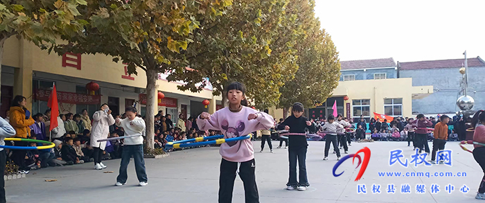 人和鎮(zhèn)中心小學舉行第三屆冬季運動會