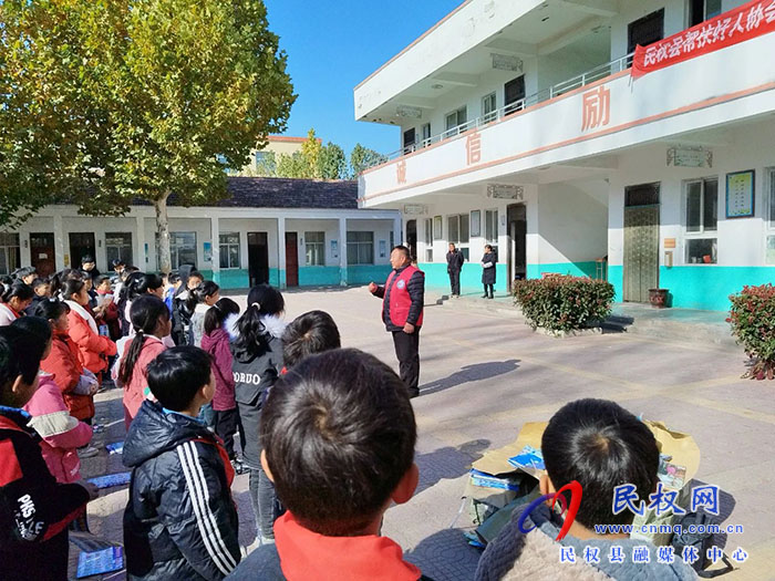 民權(quán)縣幫扶好人協(xié)會宣講團進校園開展好人事跡宣講活動