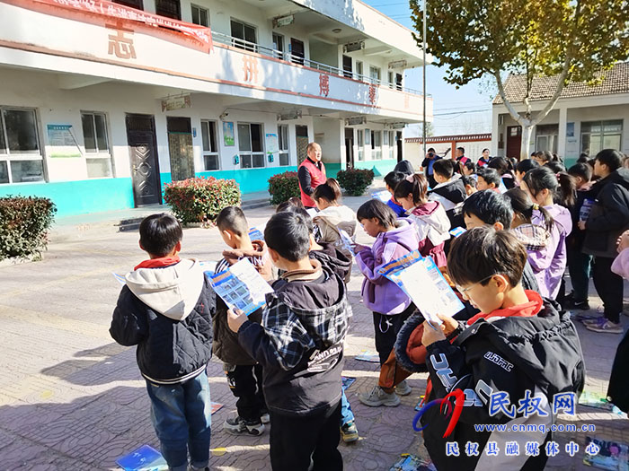 民權(quán)縣幫扶好人協(xié)會宣講團進校園開展好人事跡宣講活動