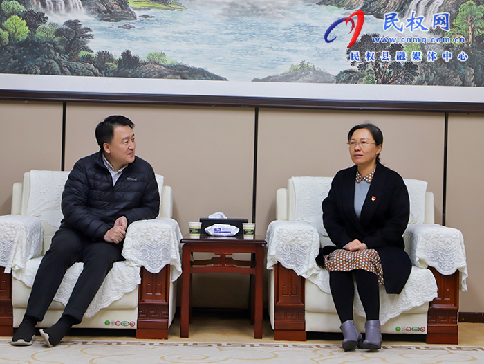 縣委書記王靜嫻會(huì)見國(guó)家開發(fā)銀行河南省分行客戶四處副處長(zhǎng)高宏臣