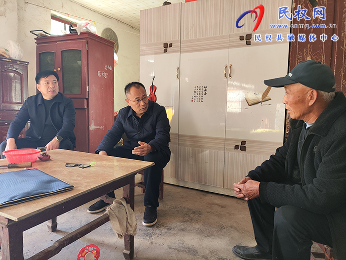 縣政協(xié)主席周明河到綠洲街道督導(dǎo)脫貧攻堅(jiān)成果后評估工作