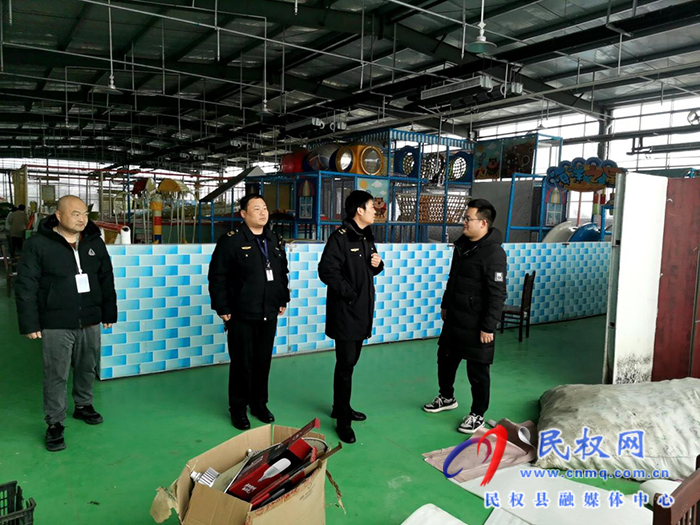 民權(quán)縣文化廣電旅游局開展服務(wù)型行政執(zhí)法“微宣講、走基層”活動