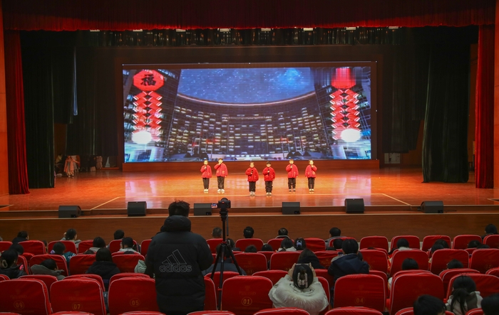 民權(quán)縣圖書館舉辦“禮贊新時代 奮進新征程”慶元旦迎新春詩歌朗誦會
