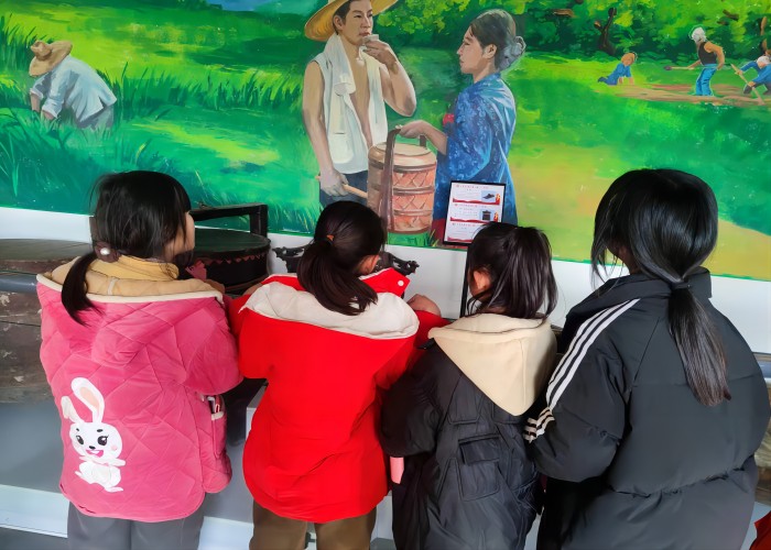 雙塔鎮(zhèn)牛牧崗小學(xué)開展“參觀紅色教育基地 弘揚愛國主義精神”主題教育活動