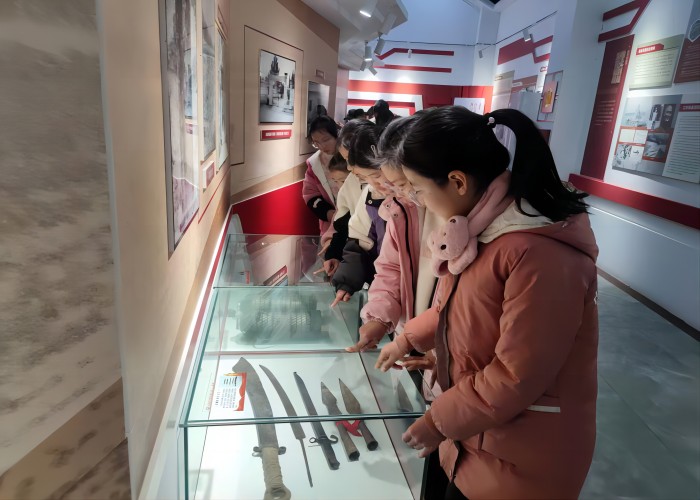 雙塔鎮(zhèn)牛牧崗小學(xué)開展“參觀紅色教育基地 弘揚愛國主義精神”主題教育活動