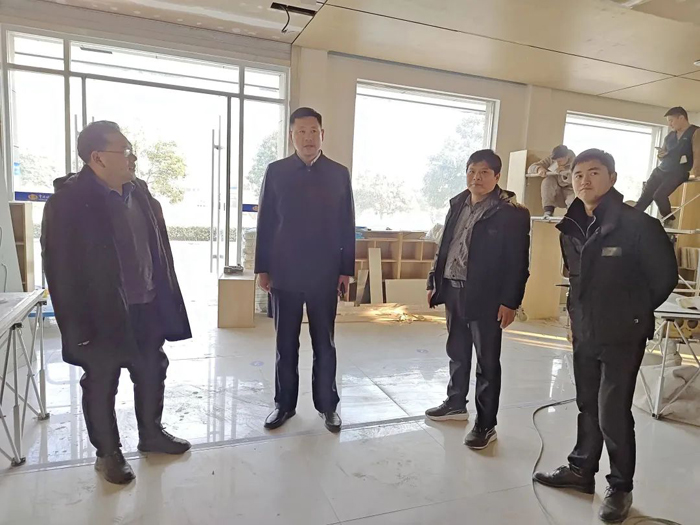 縣委宣傳部副部長李忠強查看城市書房、便民書屋、職工書屋建設管理情況