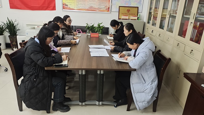 民權(quán)縣婦聯(lián)傳達(dá)學(xué)習(xí)省婦女第十四次代表大會(huì)會(huì)議精神