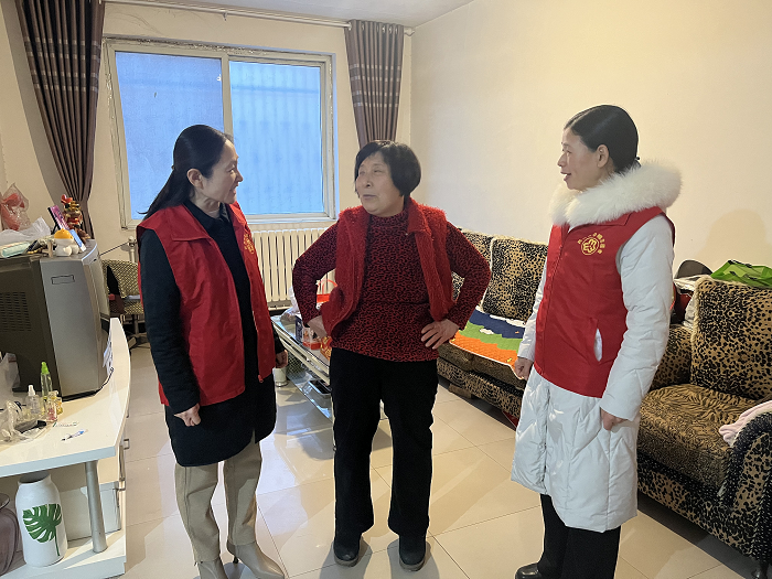 縣婦聯開展慰問道德模范先進典型活動