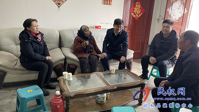市人大常委會副主任張團結(jié)到民開展春節(jié)前慰問活動