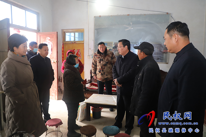 市人大常委會黨組副書記、副主任姬脈常到民慰問困難群眾、困難老黨員