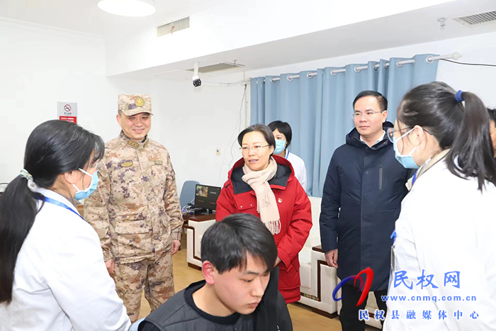 縣委書記、縣人武部黨委第一書記王靜嫻調(diào)研指導(dǎo)征兵體檢工作