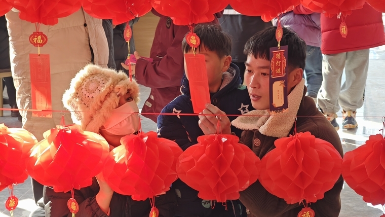 民權(quán)縣圖書(shū)館舉辦“龍吟書(shū)香鬧元宵”第二屆燈謎競(jìng)猜活動(dòng)
