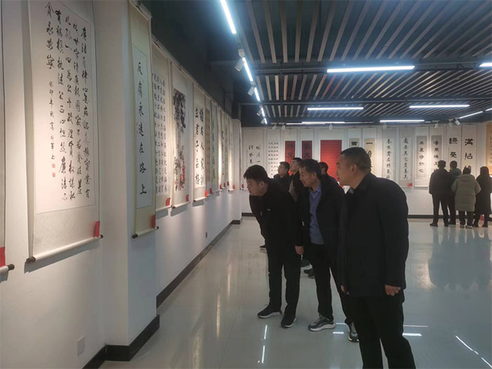 縣畜牧發(fā)展服務(wù)中心參觀“翰墨樹正氣 丹青繪廉韻”廉潔書畫展