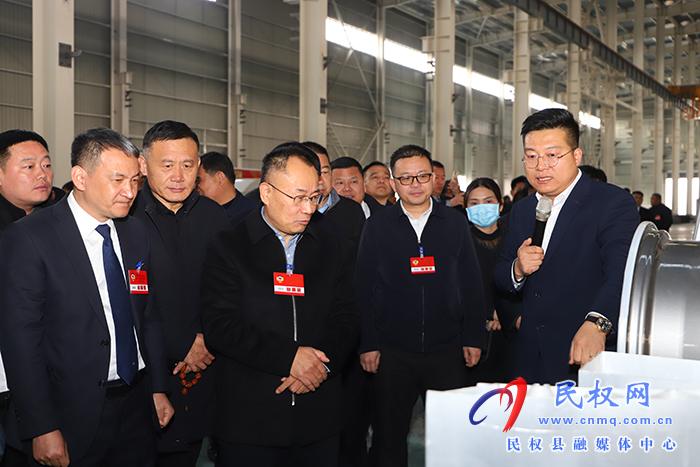 出席縣政協(xié)十一屆三次會議的政協(xié)委員集中視察重點項目