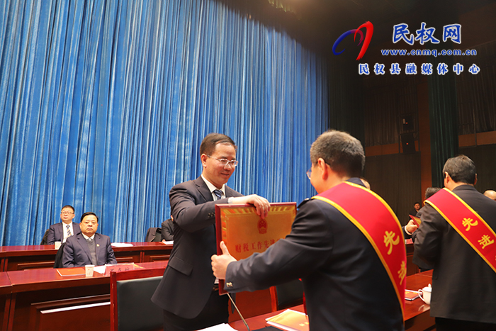 民權(quán)縣高質(zhì)量發(fā)展暨三級(jí)干部大會(huì)召開