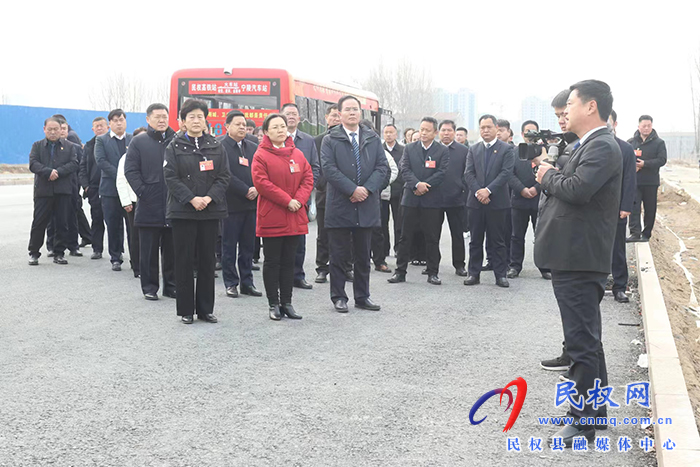 出席民權(quán)縣第十六屆人民代表大會第五次會議的人大代表視察城市建設(shè)和重點(diǎn)項(xiàng)目