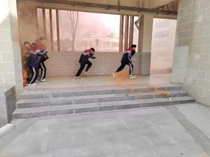 縣人防工程維護(hù)中心組織學(xué)生開(kāi)展人防應(yīng)急疏散演練