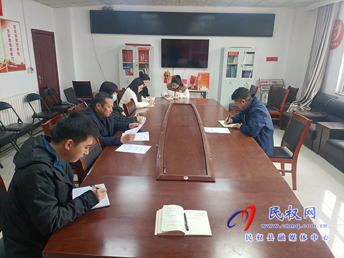 縣金融服務(wù)中心傳達學(xué)習(xí)《習(xí)近平關(guān)于金融工作論述摘編》精神