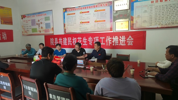 雙塔鎮(zhèn)：省農(nóng)科院副研究員高偉到雙塔鎮(zhèn)郭堂村進(jìn)行實(shí)地查看