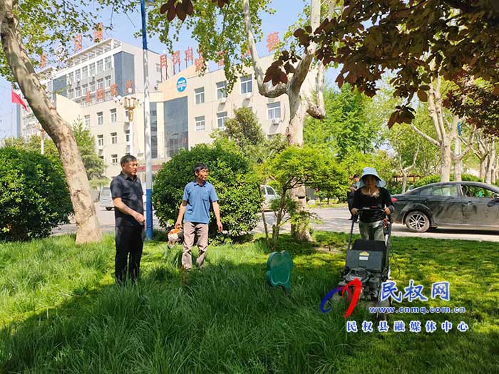 民權(quán)縣水務公司強化綠植養(yǎng)護 推進“雙城”創(chuàng)建