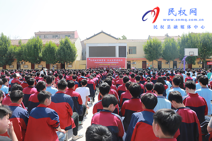 鄭州市書法家協(xié)會(huì)、鄭州市青年書法家協(xié)會(huì)開展中華優(yōu)秀傳統(tǒng)文化書法進(jìn)校園暨捐贈(zèng)活動(dòng)