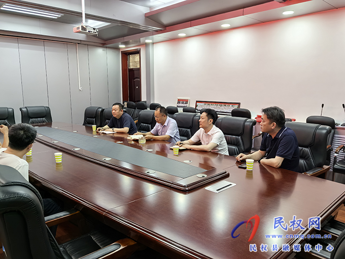 縣政協(xié)主席周明河會(huì)見(jiàn)汕頭泰恩康醫(yī)用設(shè)備有限公司項(xiàng)目總經(jīng)理李廣鈿、廣州依妙實(shí)業(yè)有限公司項(xiàng)目運(yùn)營(yíng)總監(jiān)郭嘉龍