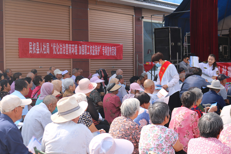 民權(quán)縣人社局開展人力資源和社會(huì)保障 法律法規(guī)宣傳月活動(dòng)