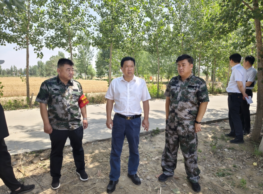 縣委常委、縣委辦公室主任吳杰到野崗鎮(zhèn)調(diào)研指導(dǎo)“三夏”生產(chǎn)工作