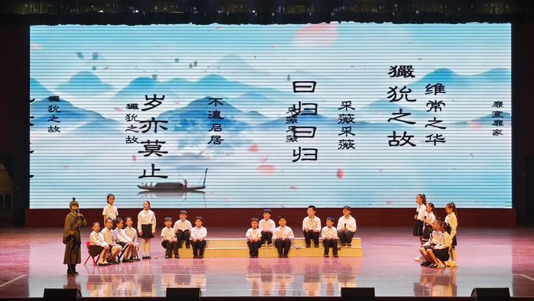 民權(quán)縣舉辦“童心向祖國(guó)·禮贊新時(shí)代”“慶六一”詩(shī)歌朗誦會(huì)