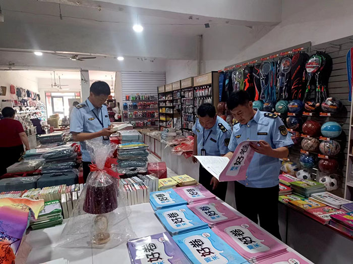 民權(quán)縣文化市場(chǎng)綜合行政執(zhí)法大隊(duì)開(kāi)展“護(hù)苗·迎六一”校園周邊文化市場(chǎng)專項(xiàng)檢查行動(dòng)