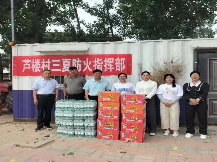 民權(quán)縣供銷合作社慰問(wèn)北關(guān)鎮(zhèn)蘆樓村“三夏” 防火指揮部