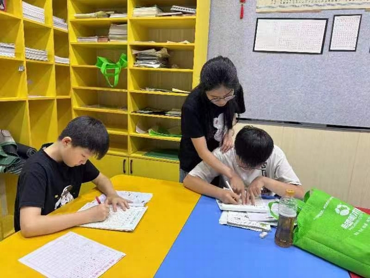 民權(quán)縣圖書館舉辦第二期市民夜?！伴喿x潤墨美·藝術(shù)綻芳華”公益課堂