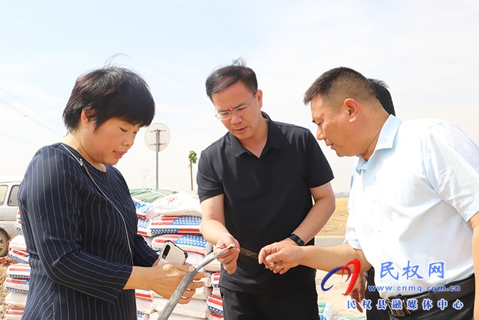 縣委副書記、縣長(zhǎng)王景義調(diào)研抗旱搶種保苗、農(nóng)業(yè)產(chǎn)業(yè)結(jié)構(gòu)調(diào)整等工作